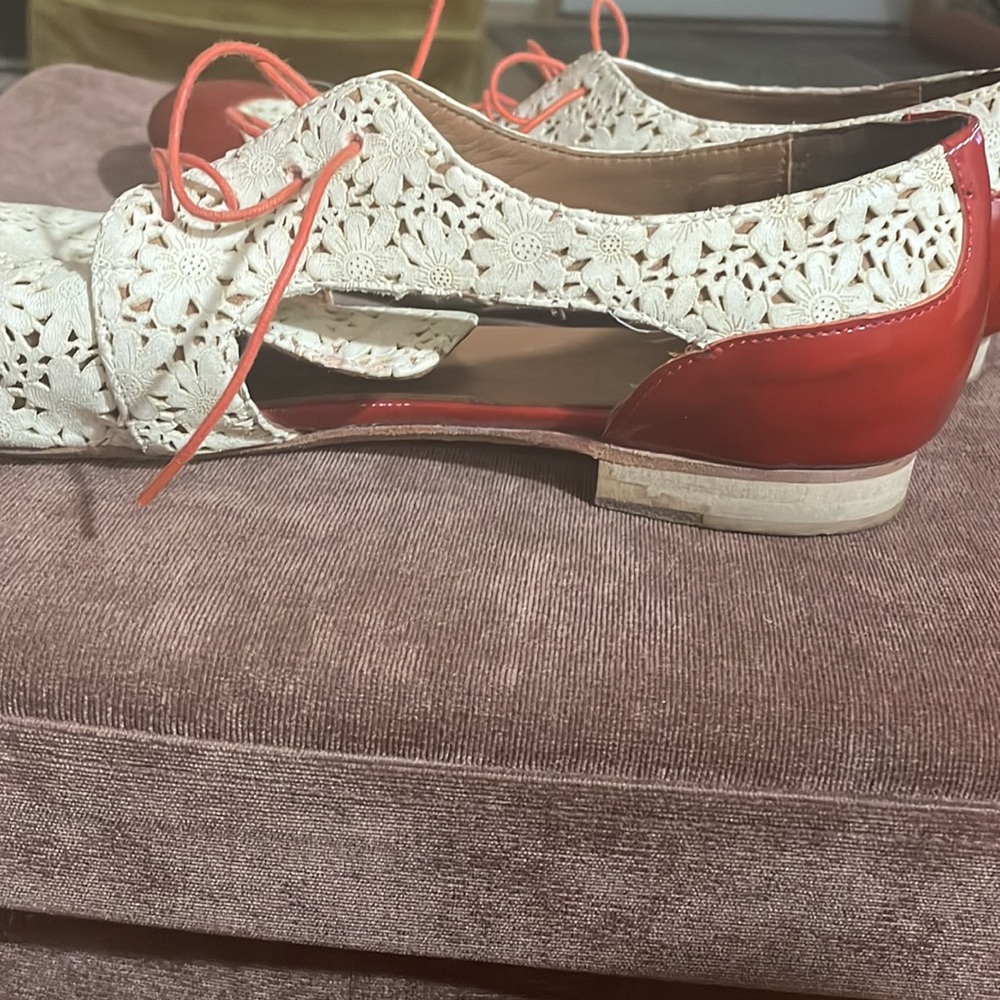 Latitude Femme Patent Leather and Laser Cut Leather Lace Up Flats - Picture 10 of 10